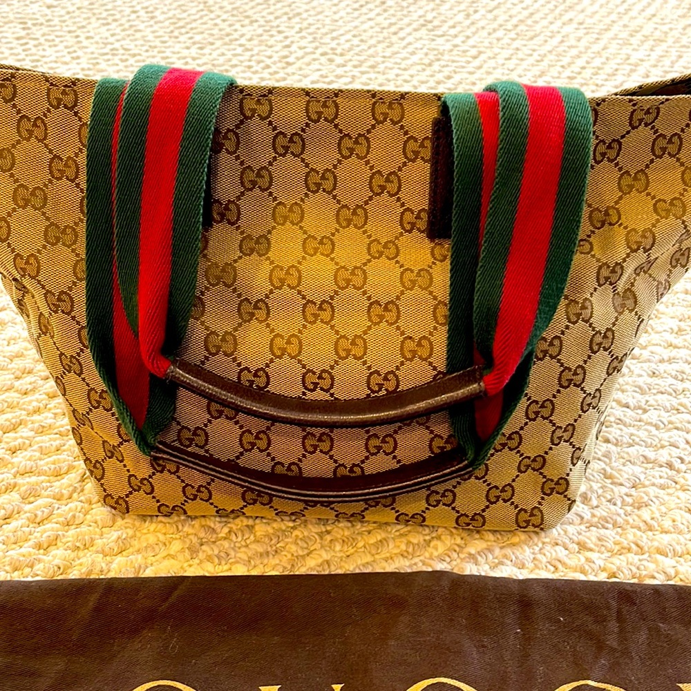 Gucci hand bag, shoulder bag.